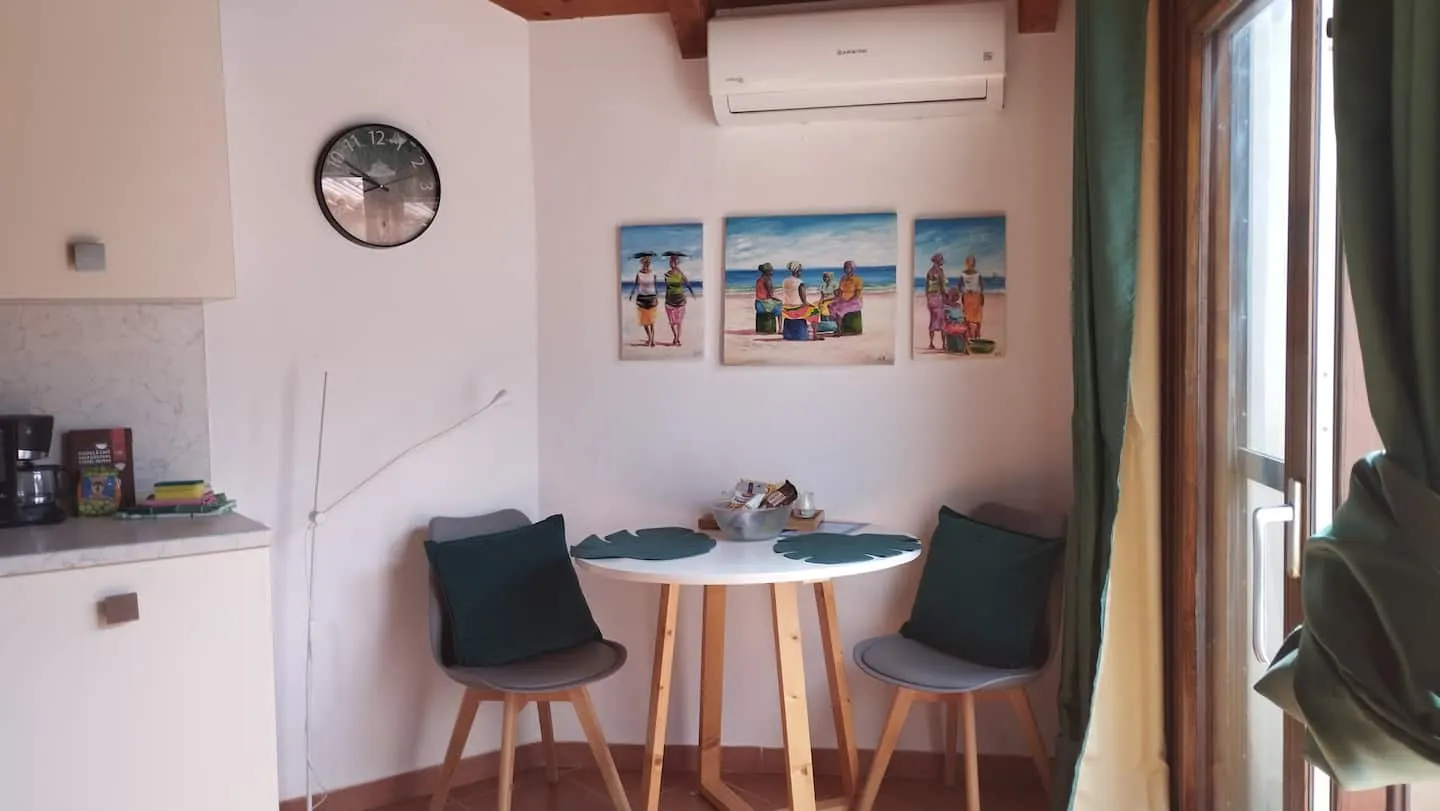 Felicity62 - Cozy studio in residence with pool — Dining area