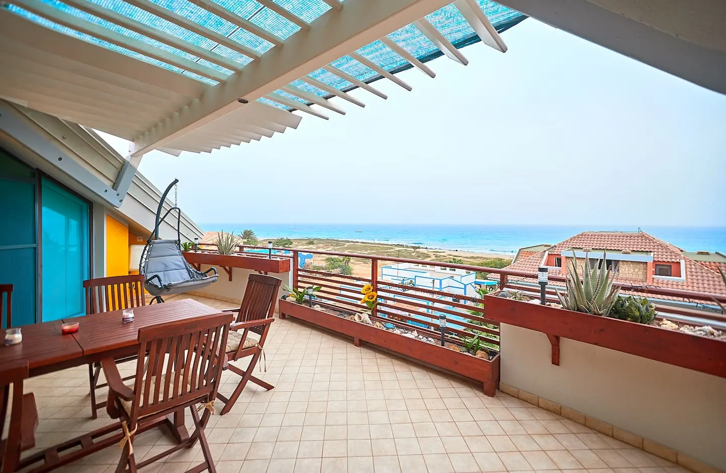 Breathtaking ocean view in city center — Exterior